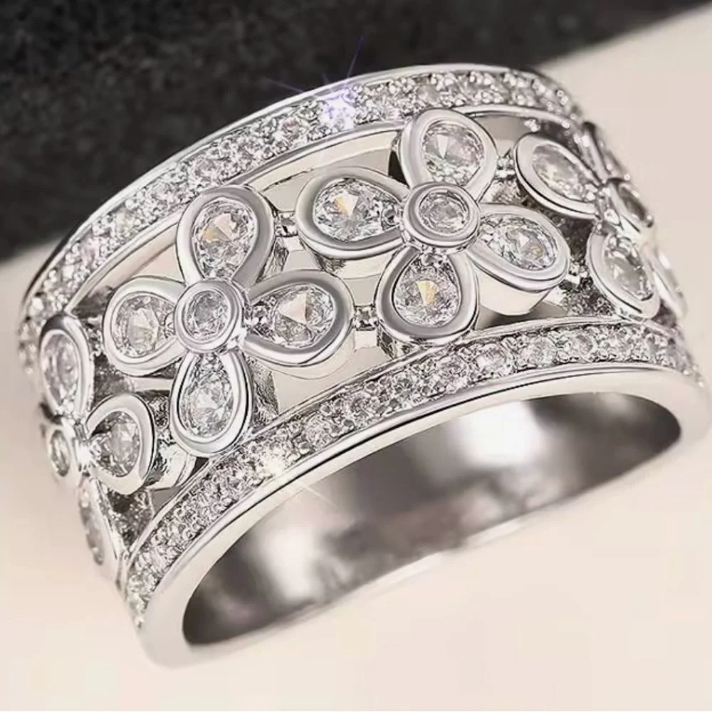 NEW Elegant Silver Floral Ring